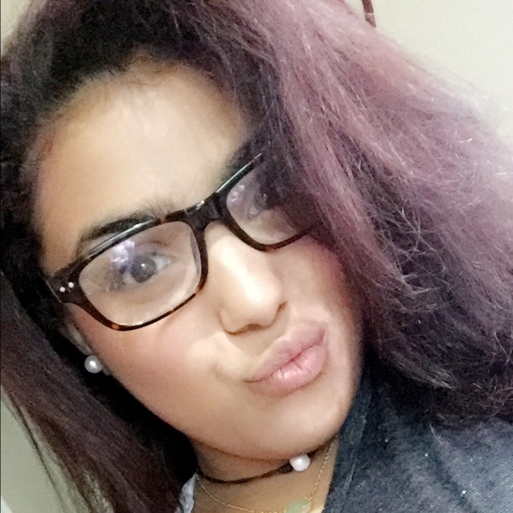 Meet your Posher, Analillie