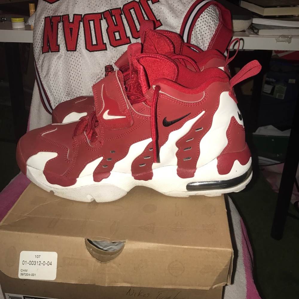 Deion Sanders Nike Air Diamond Turf Max 96  shoes