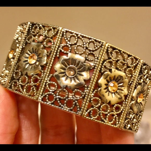 Beautiful sliver detailed stone stretch bracelet - Picture 3 of 6