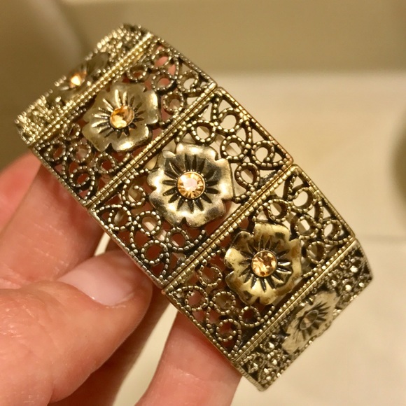 Beautiful sliver detailed stone stretch bracelet - Picture 4 of 6