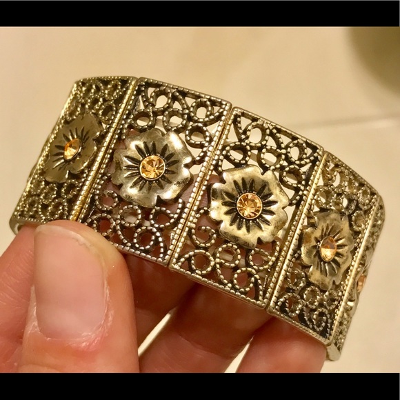 Beautiful sliver detailed stone stretch bracelet - Picture 5 of 6