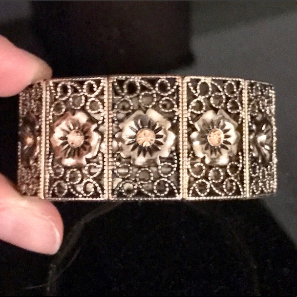 Beautiful sliver detailed stone stretch bracelet - Picture 6 of 6