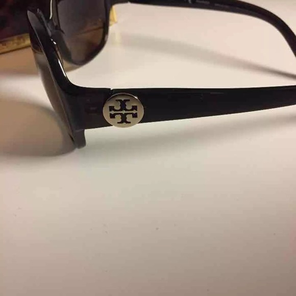 Authentic polarized Tory Burch sunglasses - Picture 3 of 5