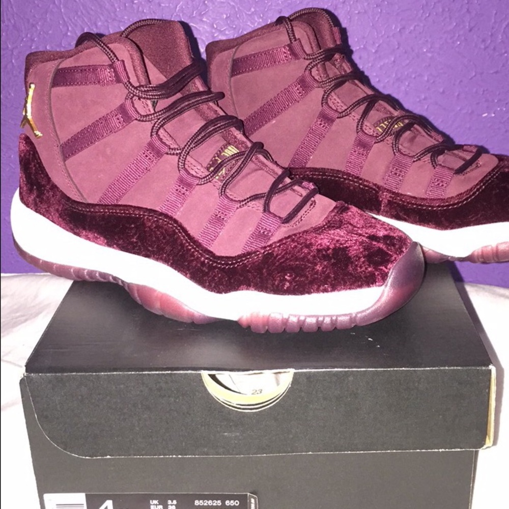 Size 4Y , comes with original box , never worn