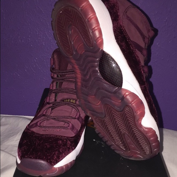 Size 4Y , comes with original box , never worn - Picture 2 of 4