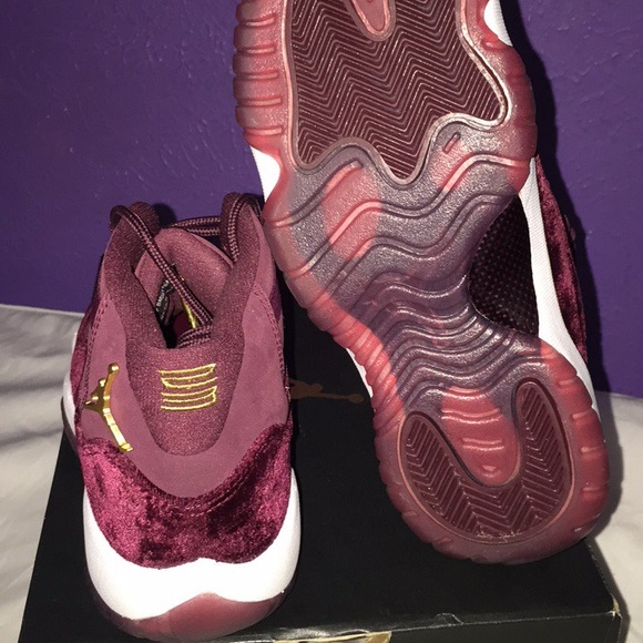 Size 4Y , comes with original box , never worn - Picture 4 of 4