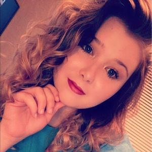 Meet your Posher, Abbie