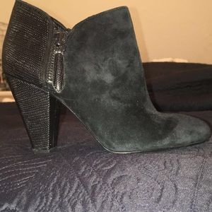 A black pair of Ankle bootie shoes