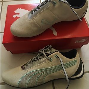 Puma suede sneakers future cat NWT Size 7