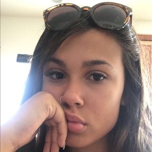 Meet your Posher, Alexia