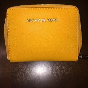 Michael Kors Jet Set Travel Wallet
