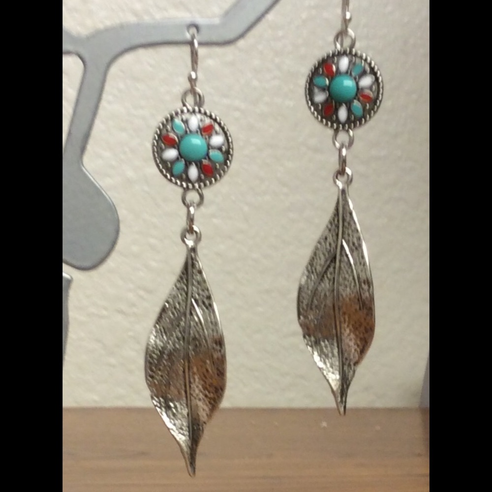 🌹👒💚Boho Style Multicolor Silver Leaf earrings. - Picture 2 of 2