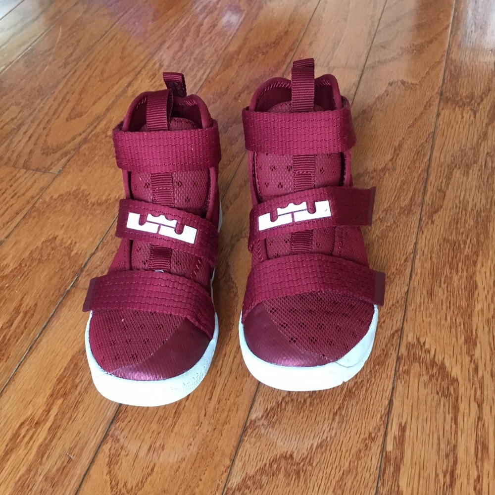 Boy/toddler Nike Shoes size 11C