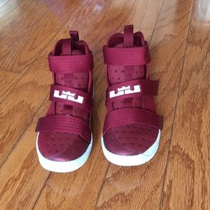 Boy/toddler Nike Shoes size 11C