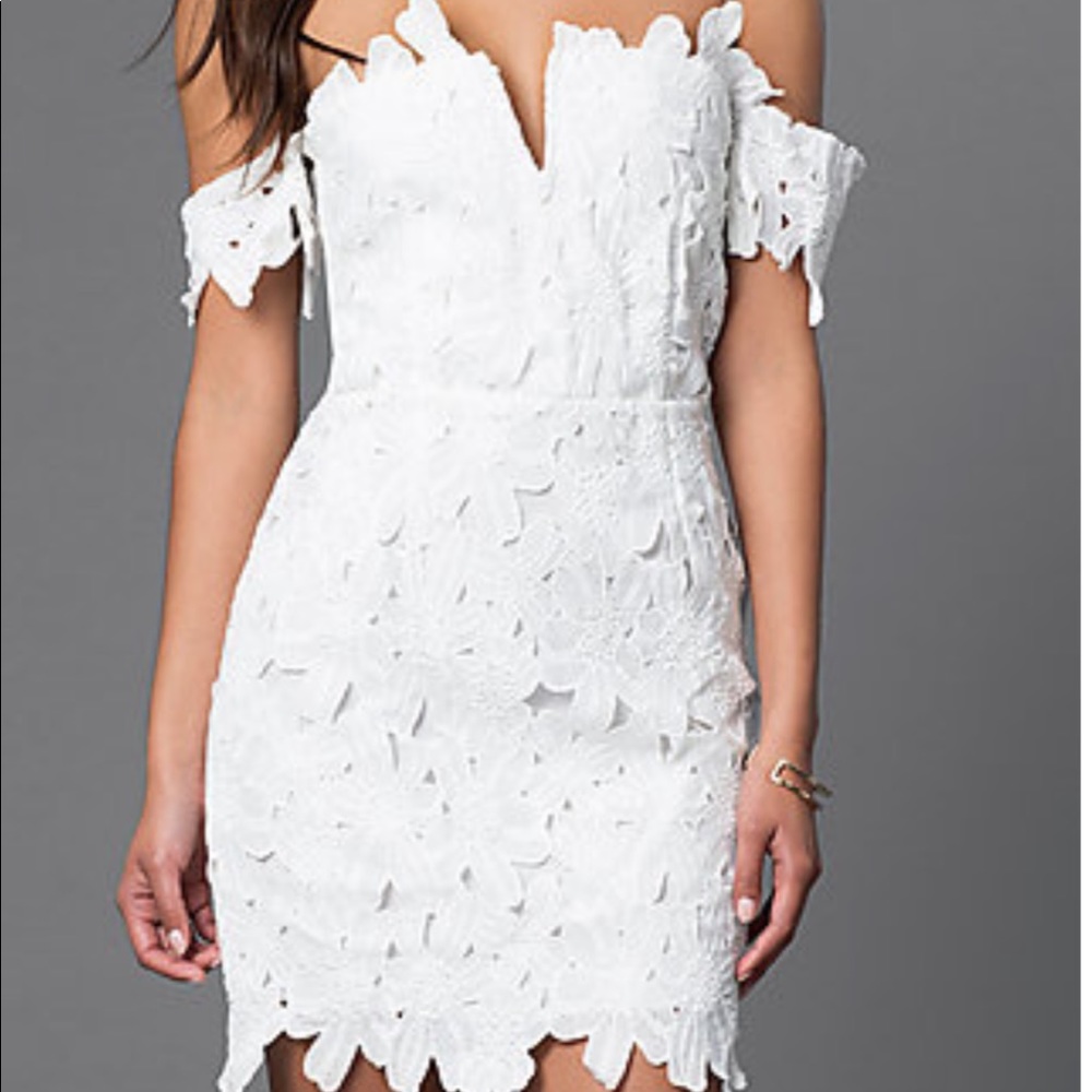*NEW* OFF THE SHOULDER LACE DRESS💥