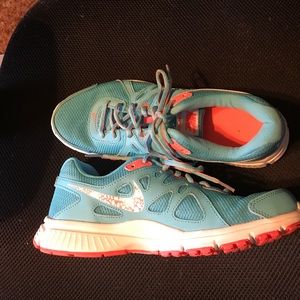 Nike Revolution 2 gym shoes 👟🏃