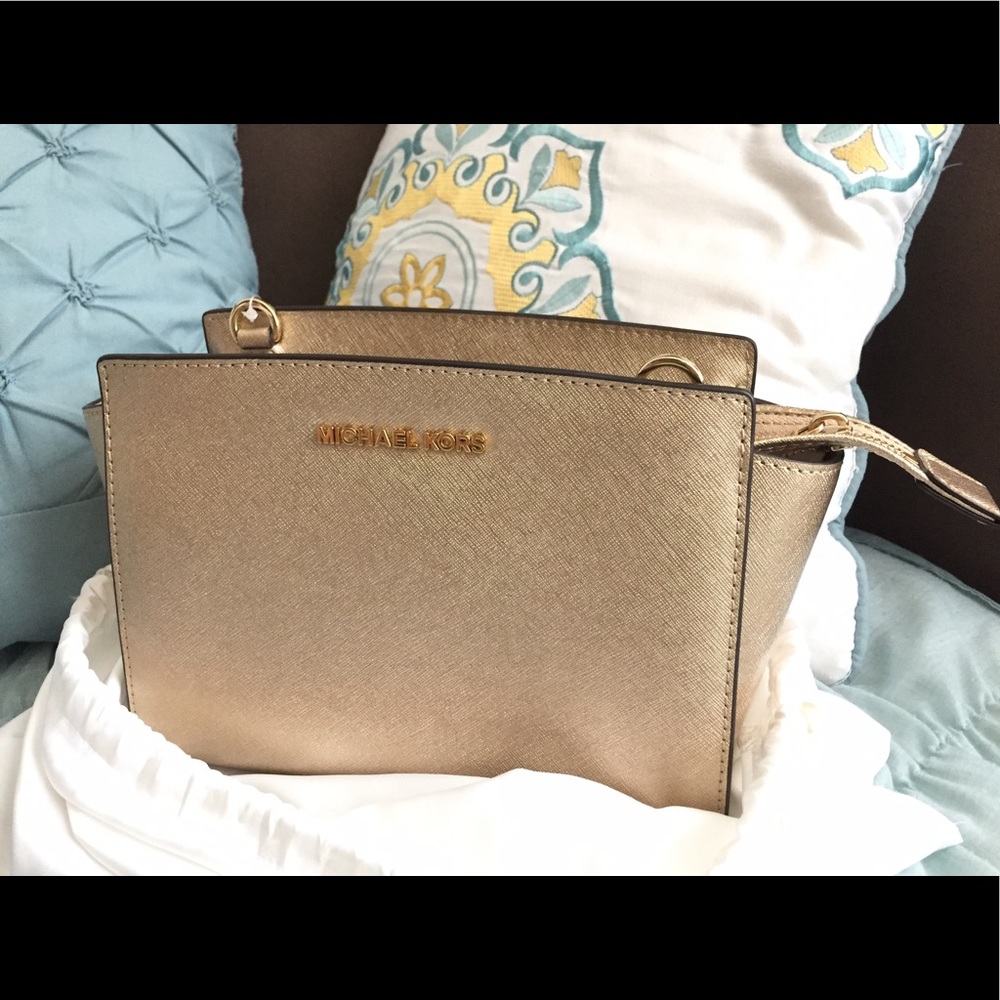 MICHAEL KORS - BRAND NEW WITH TAG! Gold crossbody