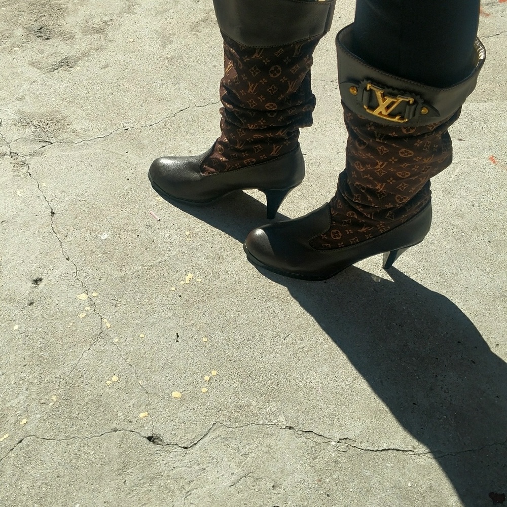 Boot's - Picture 2 of 3
