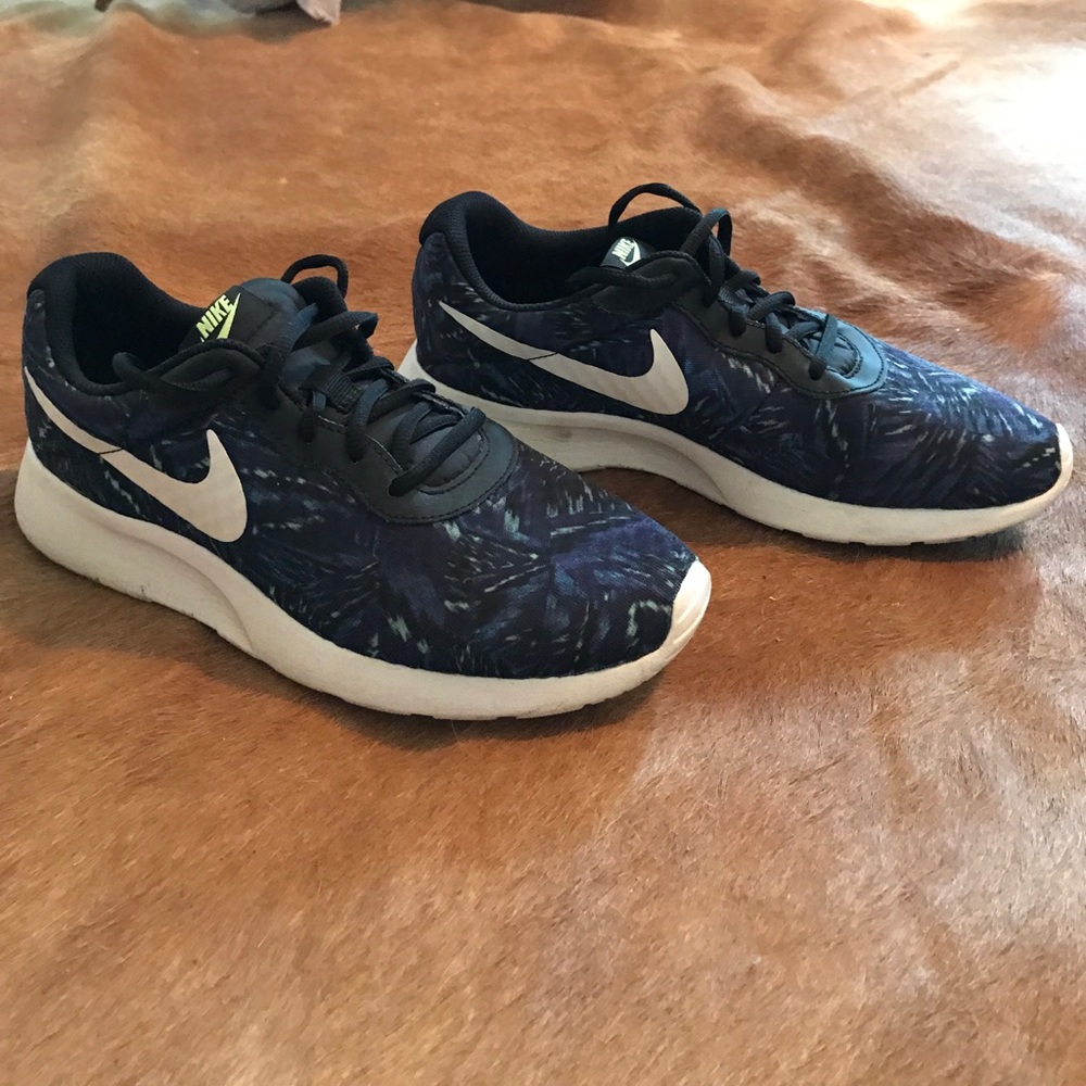 Nike Tanjun