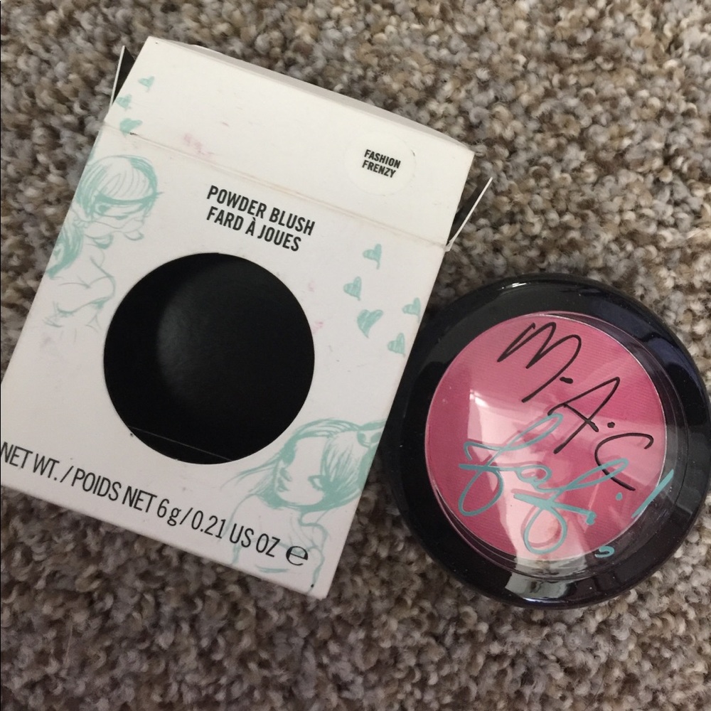 MAC LE Fafi Beauty Powder blush fashion frenzy BN