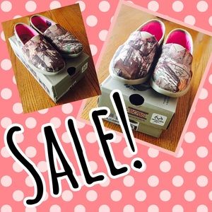 New! Skechers Kids "Lil' BOBS" Girl's Camo Sz. 13