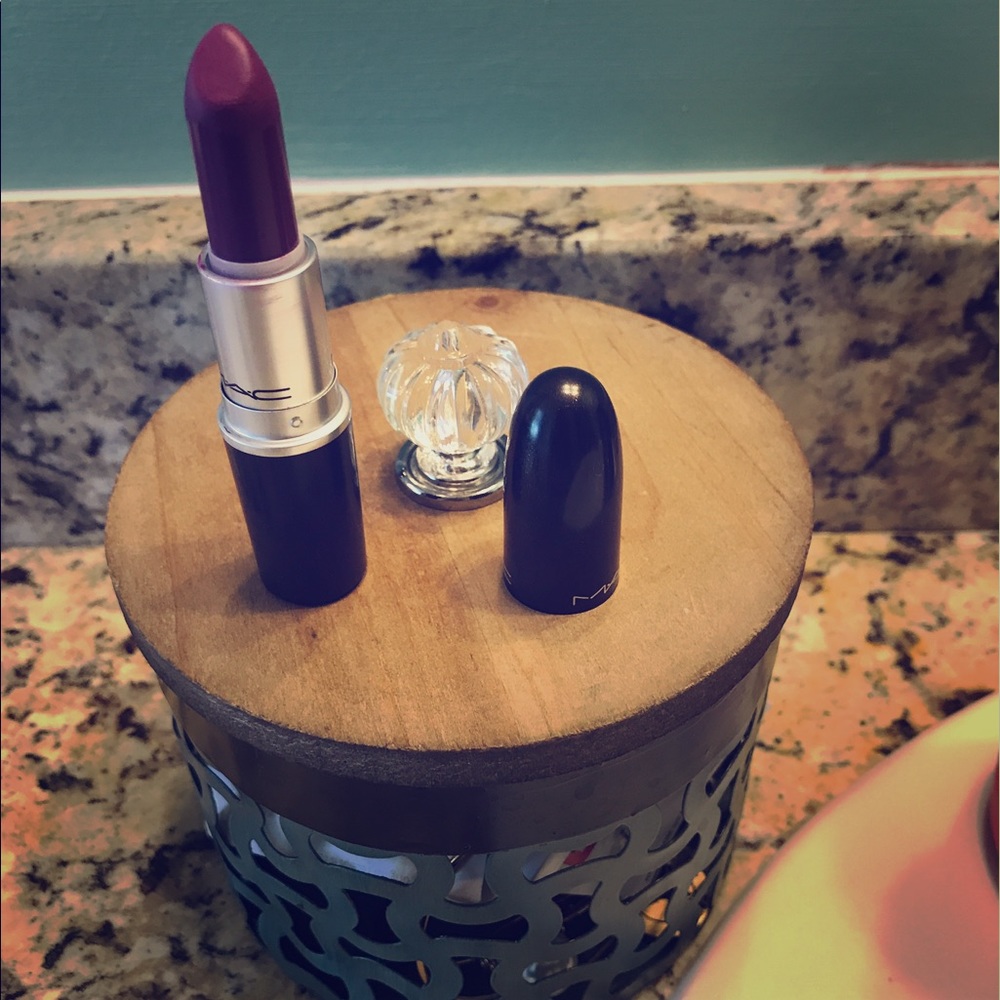 Mac "heroine"! Never used only swatched once!💄💋