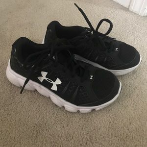 Under Armour Boys Shoes Size 2