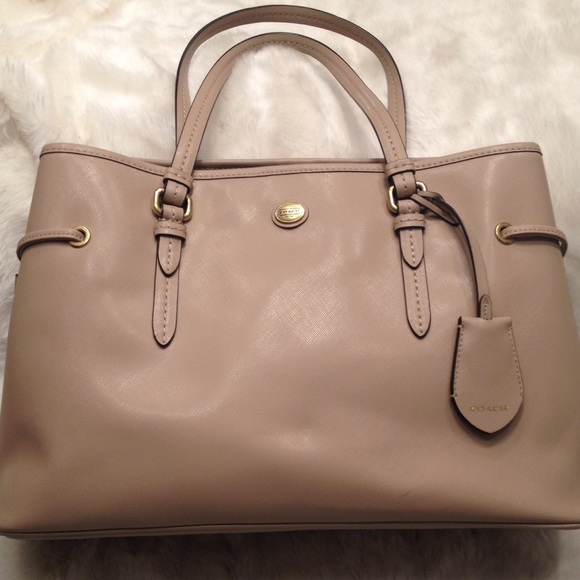 Coach Handbags - LARGE COACH Peyton Saffiano LEATHER Tote