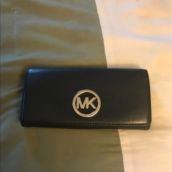 Authentic Michael Kors black wallet - Picture 1 of 3