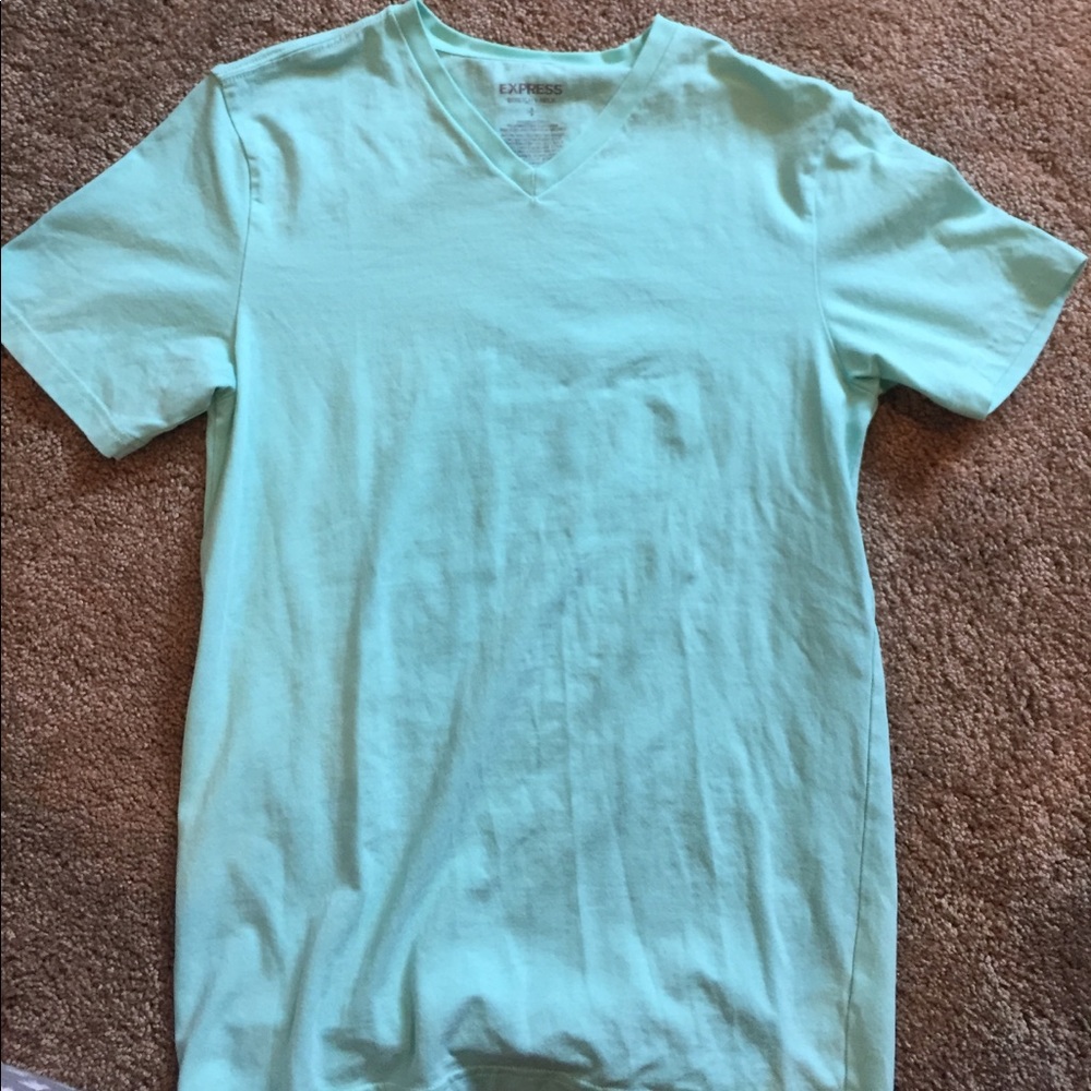 Men's express v-neck tee
