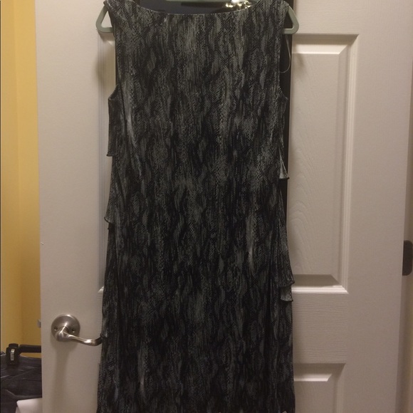 Dress - Picture 2 of 2