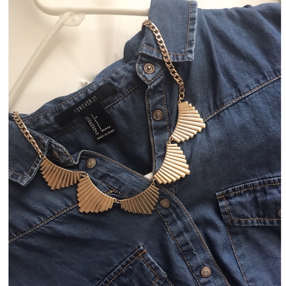 Forever 21 Jewelry - F21 Gold Scallop Necklace