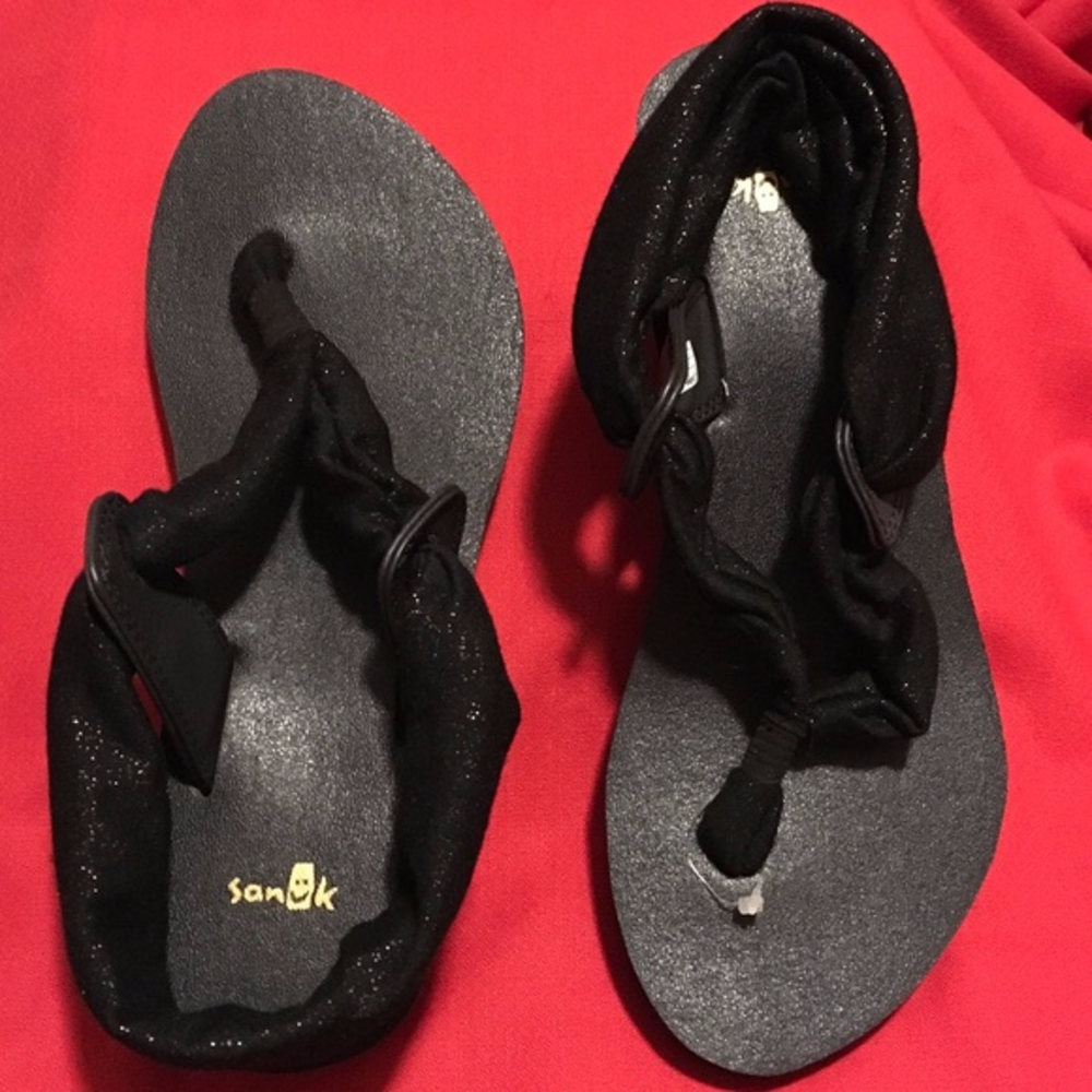 Sanuk wedge yoga style sandals size 8, never worn