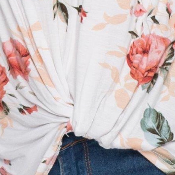Ivory Floral Top with Twist - Picture 7 of 8