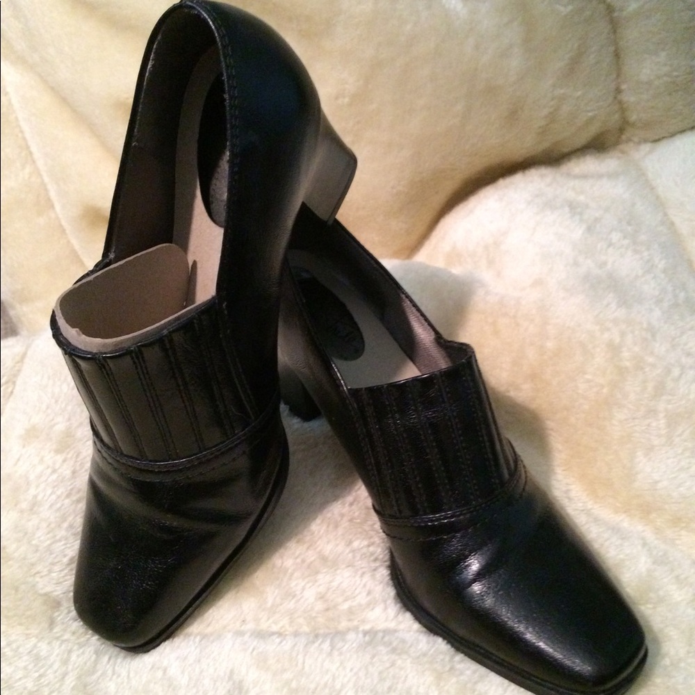 Ladies Life Stride "Booties" Style Shoe