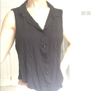 Black collared sleeveless shirt