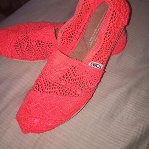 Brand New Toms Crochet  Neon Coral Shoes Size 5.5