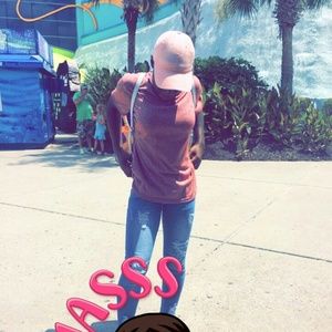 Meet your Posher, Amoy