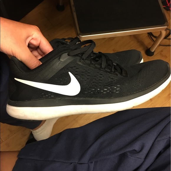 Nike Shoes - Nikes shoes