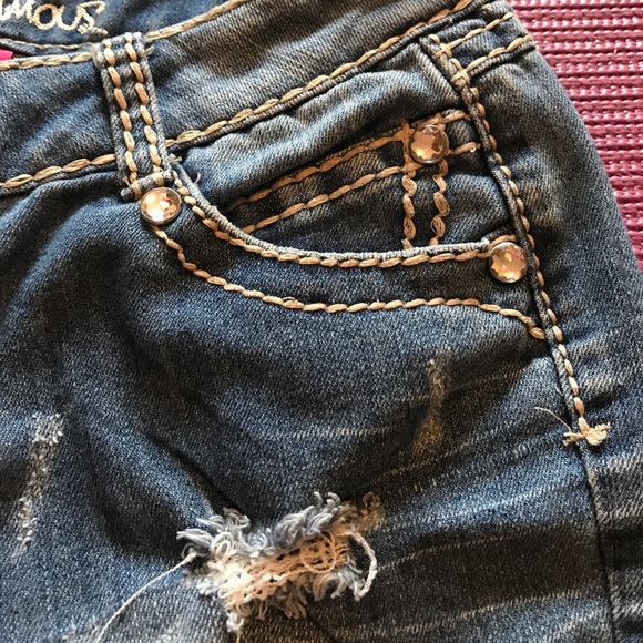 Shorts - Picture 4 of 5