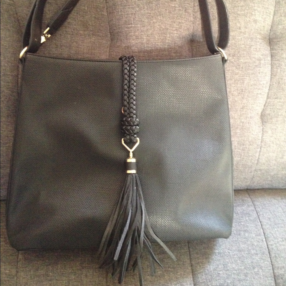 Stella and Dot Hayes Tassel hobo