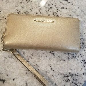 Micheal kors wallet gold