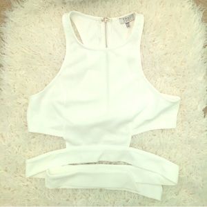 SOLD 😊 Tobi crop top