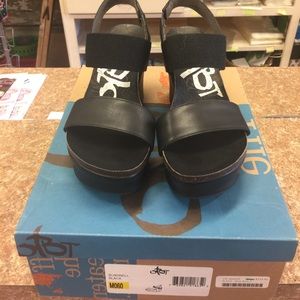 NWT black OTBT bushnell wedge