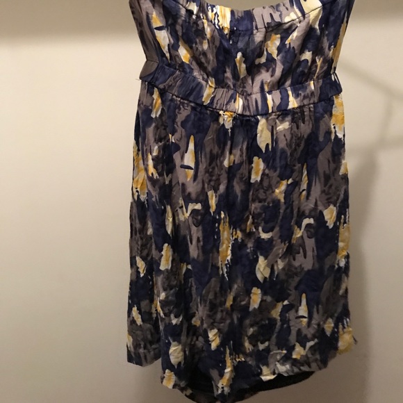 STRAPLESS RUFFLE DRESS👗👗👗 - Picture 4 of 4