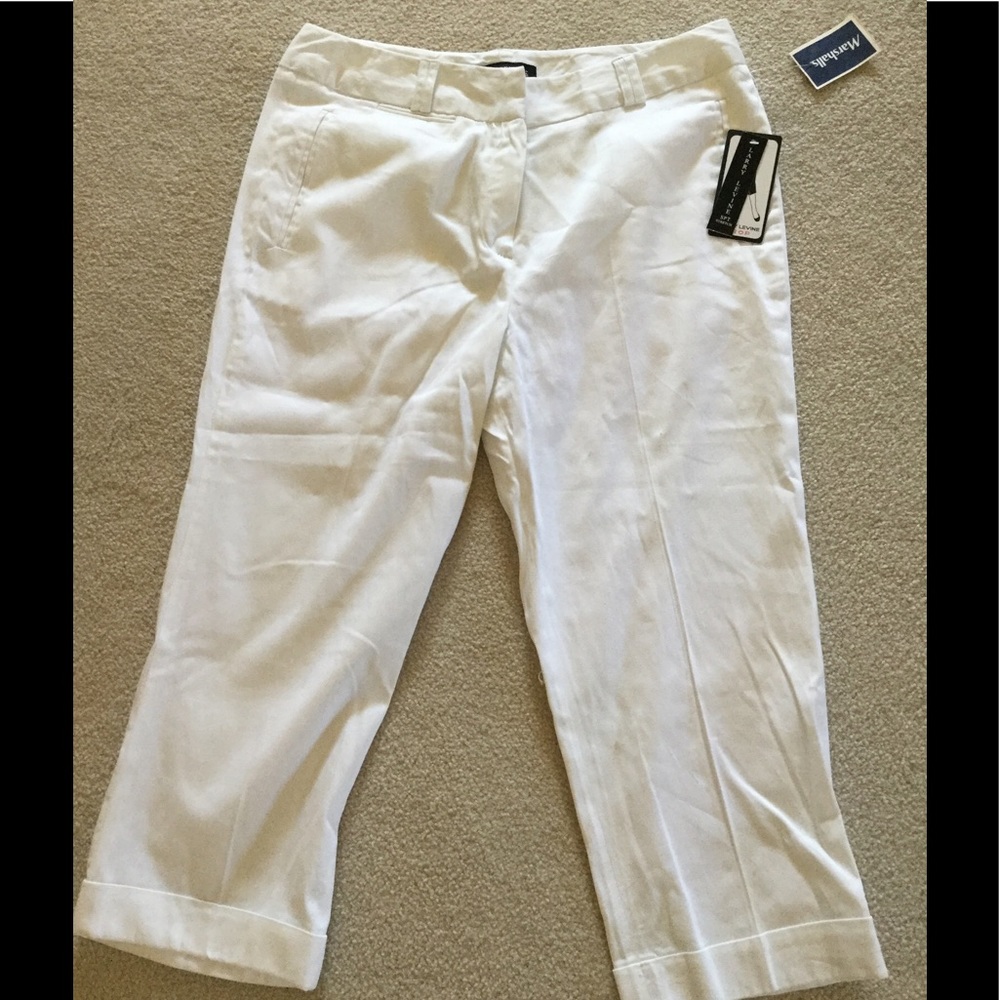 NWT. White Capris by Larry Levine