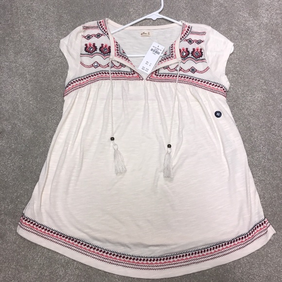 Cute Hollister Shirt! π - Picture 2 of 6