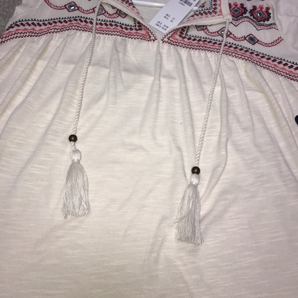 Cute Hollister Shirt! π - Picture 4 of 6