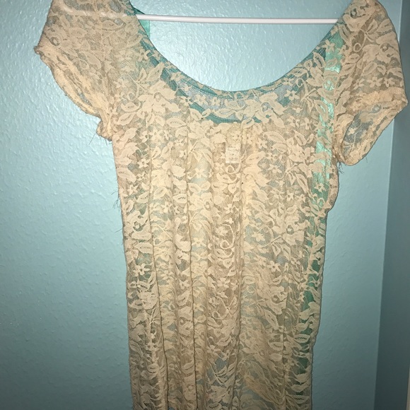 Beautiful brand new lace top! - Picture 2 of 3