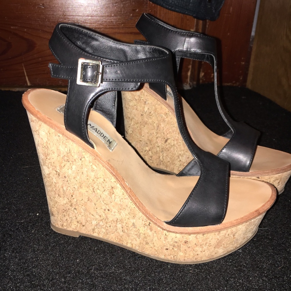 Black wedges